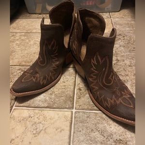Ariat Dixon booties size 8